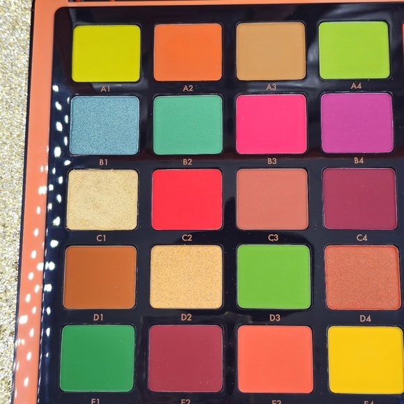 Anastasia Beverly Hills Norvina Pro Pigment Palette Vol. 3 - Picture 3 of 7